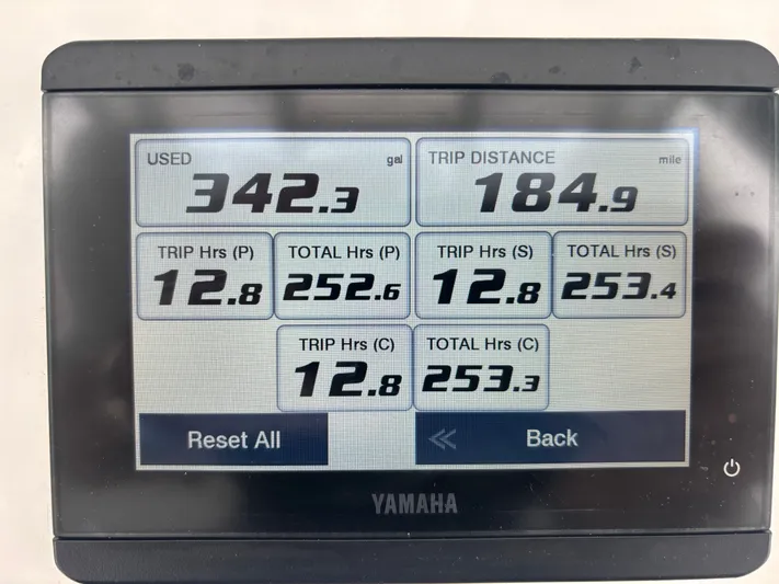  Yacht Photos Pics 2023 EVERGLADES 395 CC - Image 73