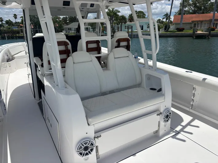  Yacht Photos Pics 2023 EVERGLADES 395 CC - Image 24