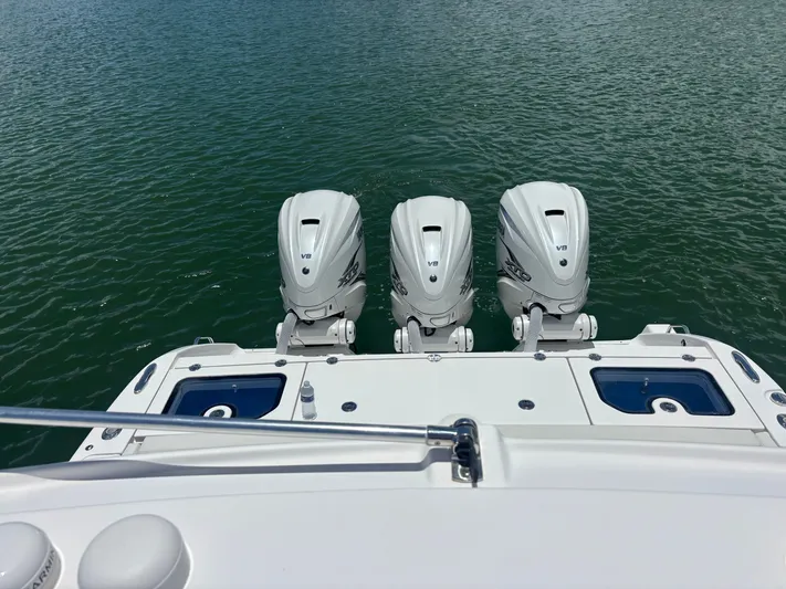  Yacht Photos Pics 2023 EVERGLADES 395 CC - Image 64