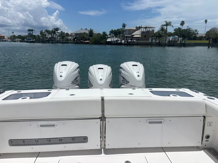  Yacht Photos Pics 2023 EVERGLADES 395 CC - Image 18