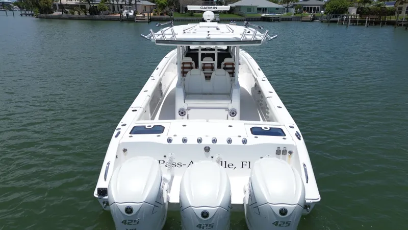  Yacht Photos Pics 2023 EVERGLADES 395 CC - Image 11