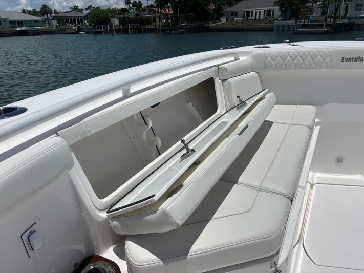  Yacht Photos Pics 2023 EVERGLADES 395 CC - Image 55