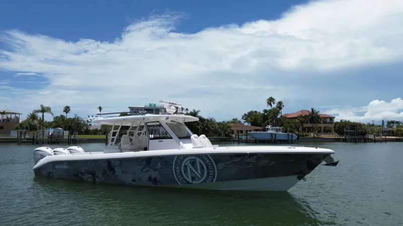  Yacht Photos Pics 2023 EVERGLADES 395 CC - Image 5