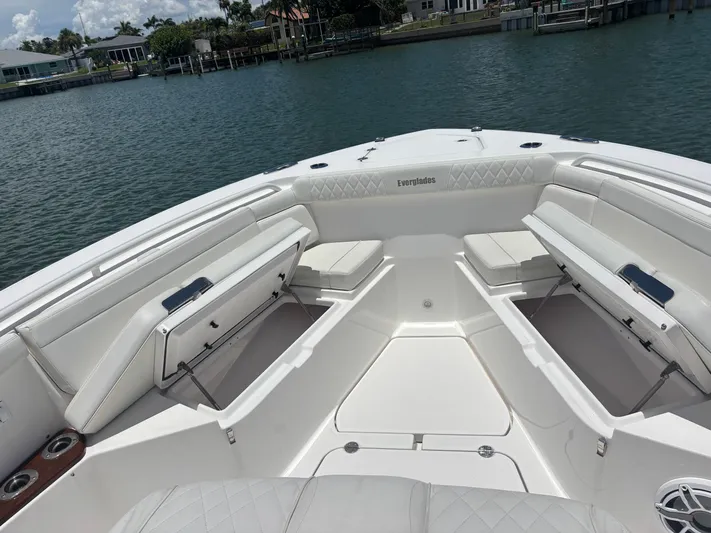  Yacht Photos Pics 2023 EVERGLADES 395 CC - Image 54
