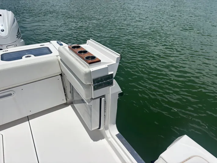  Yacht Photos Pics 2023 EVERGLADES 395 CC - Image 25