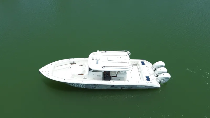  Yacht Photos Pics 2023 EVERGLADES 395 CC - Image 15