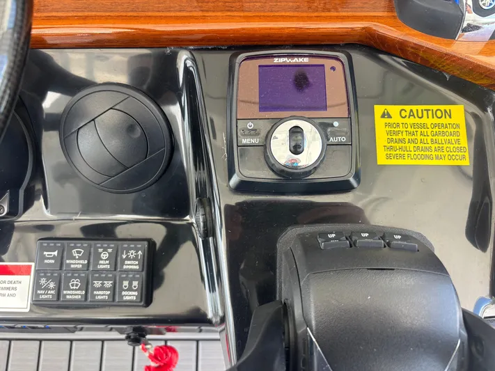  Yacht Photos Pics 2023 EVERGLADES 395 CC - Image 39