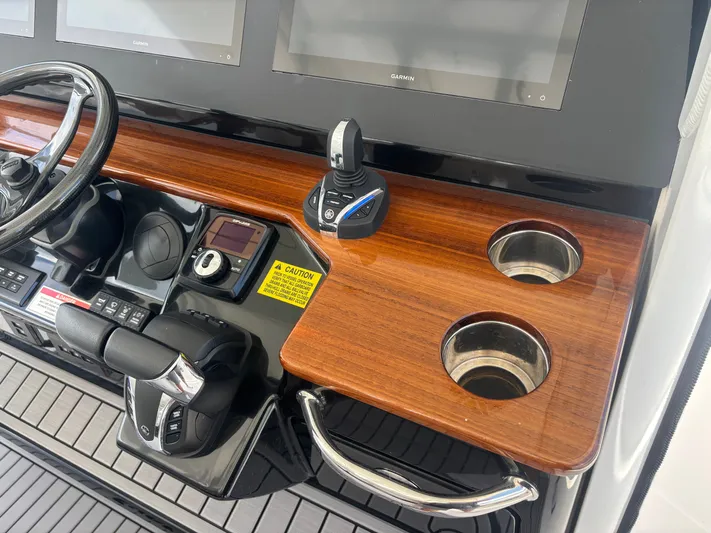  Yacht Photos Pics 2023 EVERGLADES 395 CC - Image 42