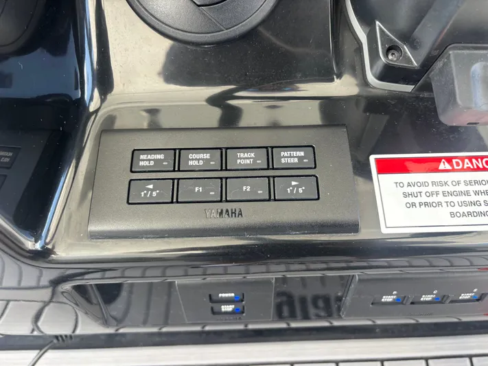  Yacht Photos Pics 2023 EVERGLADES 395 CC - Image 38