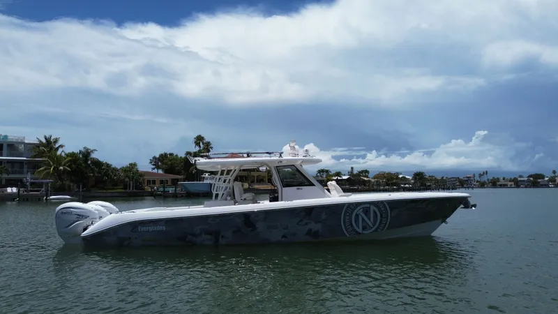  Yacht Photos Pics 2023 EVERGLADES 395 CC - Image 6