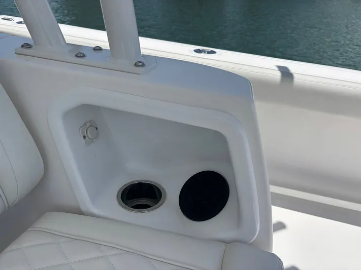  Yacht Photos Pics 2023 EVERGLADES 395 CC - Image 71