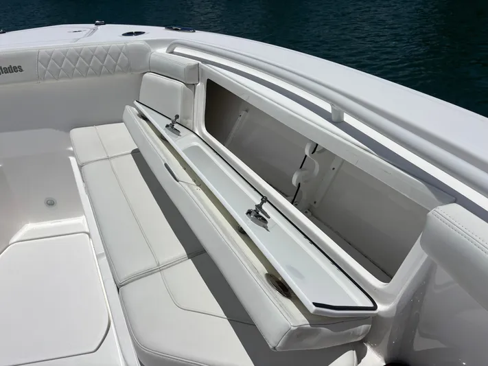  Yacht Photos Pics 2023 EVERGLADES 395 CC - Image 56