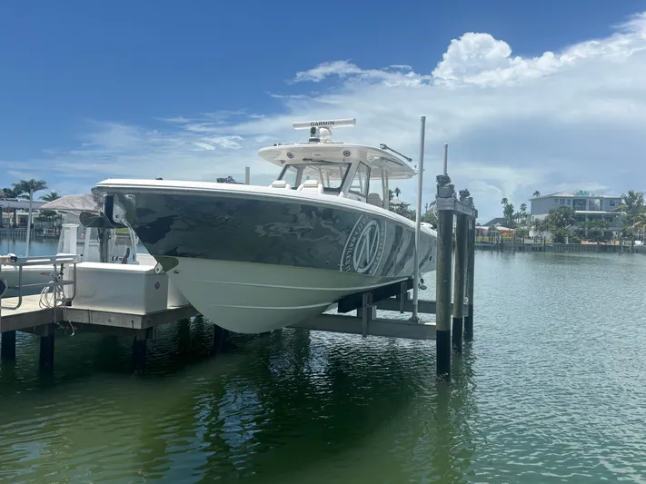  Yacht Photos Pics 2023 EVERGLADES 395 CC - Image 17