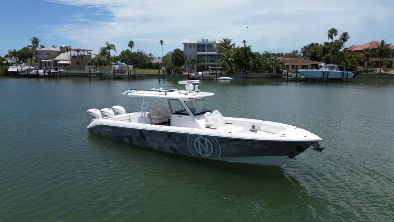  Yacht Photos Pics 2023 EVERGLADES 395 CC - Image 7