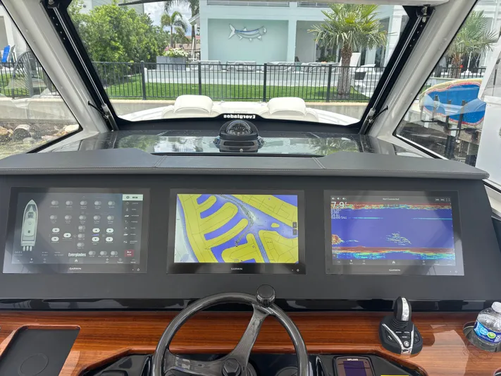  Yacht Photos Pics 2023 EVERGLADES 395 CC - Image 72