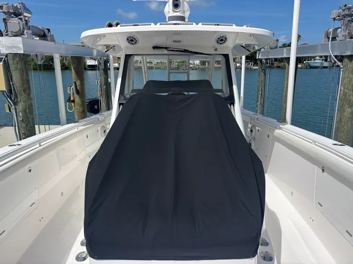  Yacht Photos Pics 2023 EVERGLADES 395 CC - Image 75