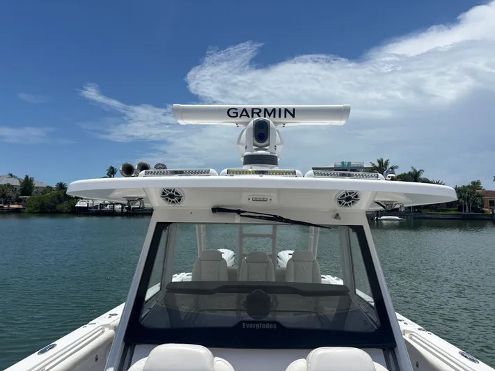  Yacht Photos Pics 2023 EVERGLADES 395 CC - Image 47