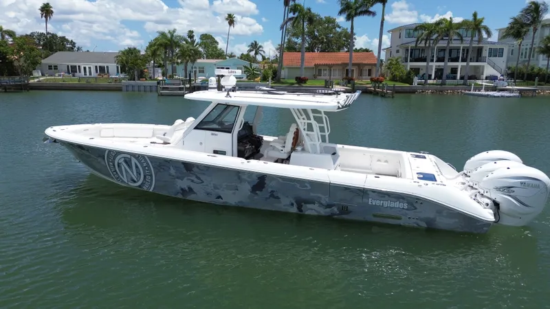  Yacht Photos Pics 2023 EVERGLADES 395 CC - Image 4