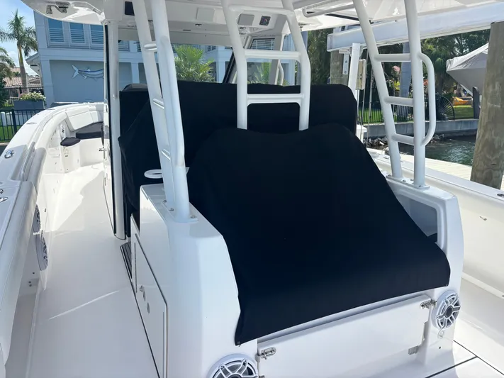  Yacht Photos Pics 2023 EVERGLADES 395 CC - Image 77