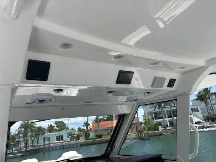  Yacht Photos Pics 2023 EVERGLADES 395 CC - Image 37