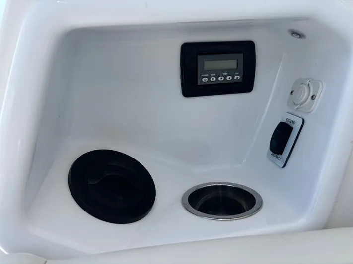  Yacht Photos Pics 2023 EVERGLADES 395 CC - Image 67