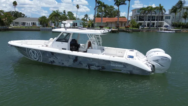  Yacht Photos Pics 2023 EVERGLADES 395 CC - Image 2