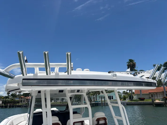  Yacht Photos Pics 2023 EVERGLADES 395 CC - Image 27