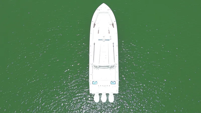  Yacht Photos Pics 2023 EVERGLADES 395 CC - Image 12