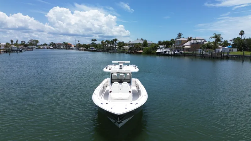  Yacht Photos Pics 2023 EVERGLADES 395 CC - Image 9