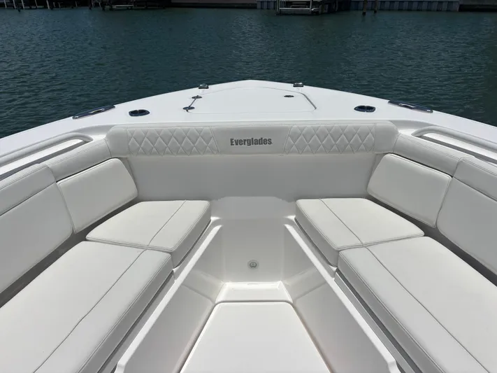  Yacht Photos Pics 2023 EVERGLADES 395 CC - Image 48