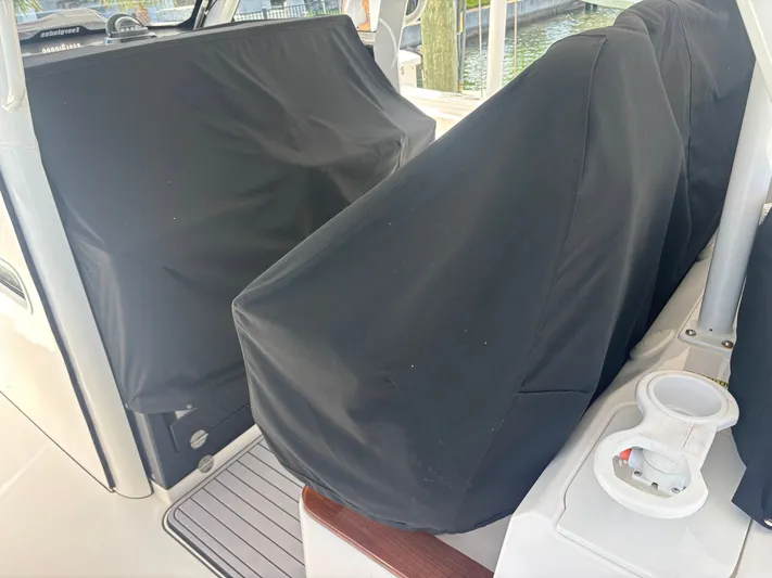  Yacht Photos Pics 2023 EVERGLADES 395 CC - Image 76