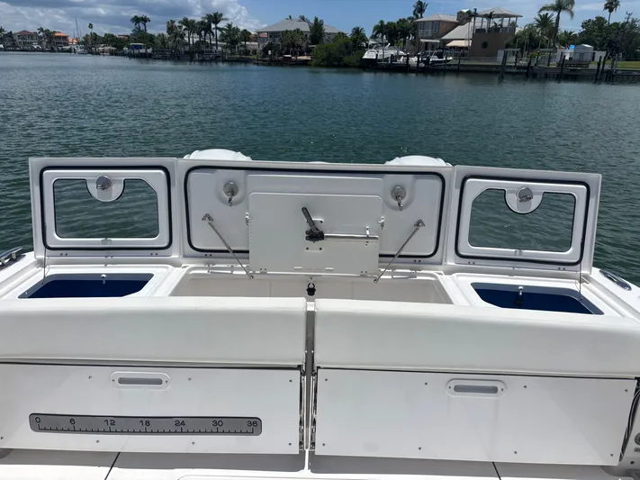  Yacht Photos Pics 2023 EVERGLADES 395 CC - Image 21