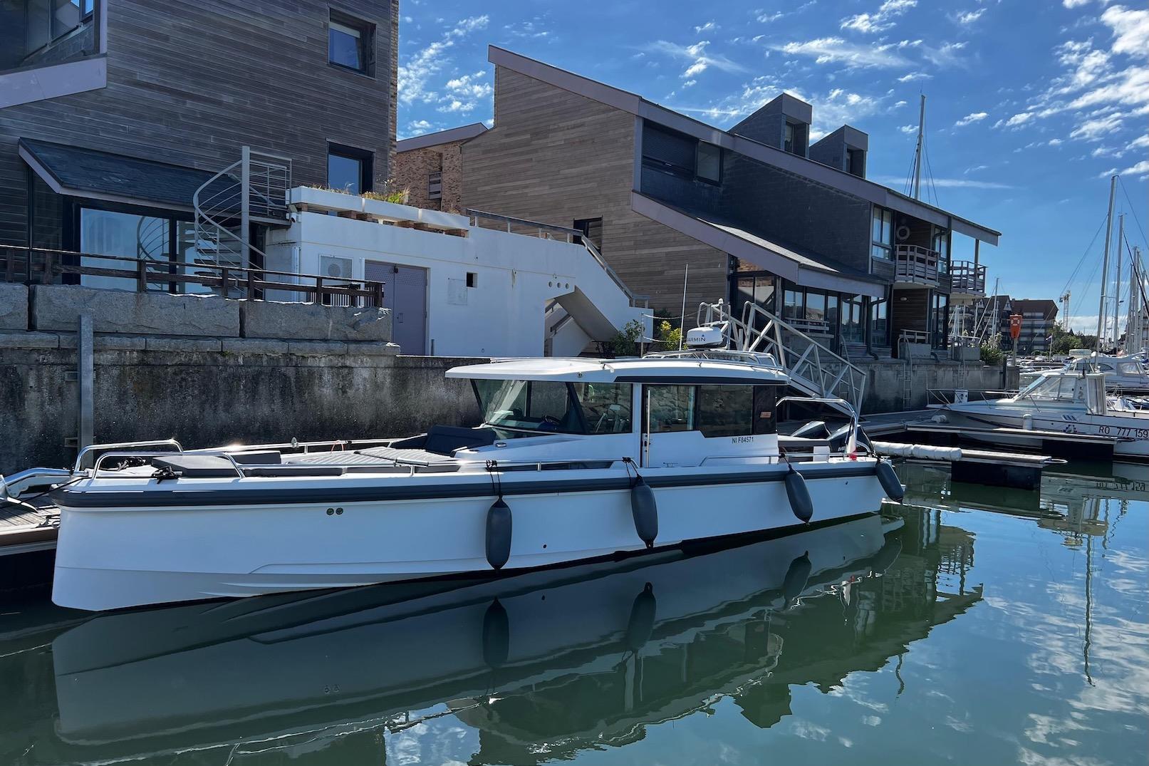 2019 Axopar 37 XC Cross Cabin