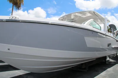 Aviara AV36 Outboard