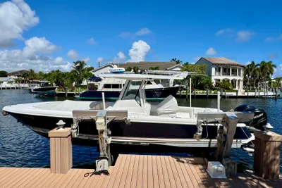 Intrepid 327 Center Console