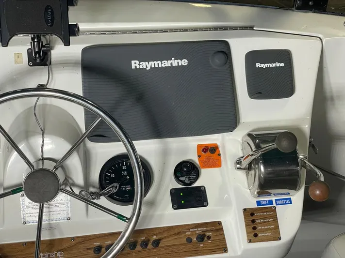 Desparado Yacht Photos Pics 