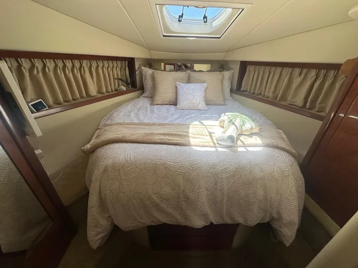 Salty Dawg Yacht Photos Pics Luxurious cabin interior of 2006 Sea Ray 380 Sundancer yacht with cozy bedding.