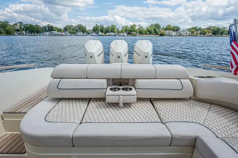 Full Circle Yacht Photos Pics 2022 Chris-craft Launch 35 Gt - Image 44