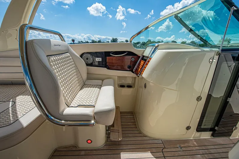 Full Circle Yacht Photos Pics 2022 Chris-craft Launch 35 Gt - Image 24