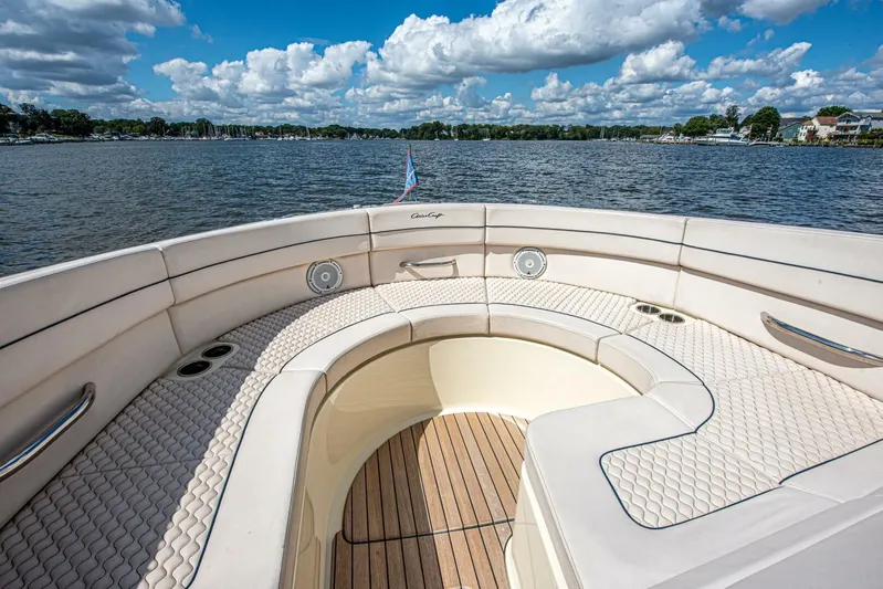 Full Circle Yacht Photos Pics 2022 Chris-craft Launch 35 Gt - Image 12