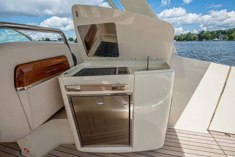 Full Circle Yacht Photos Pics 2022 Chris-craft Launch 35 Gt - Image 35