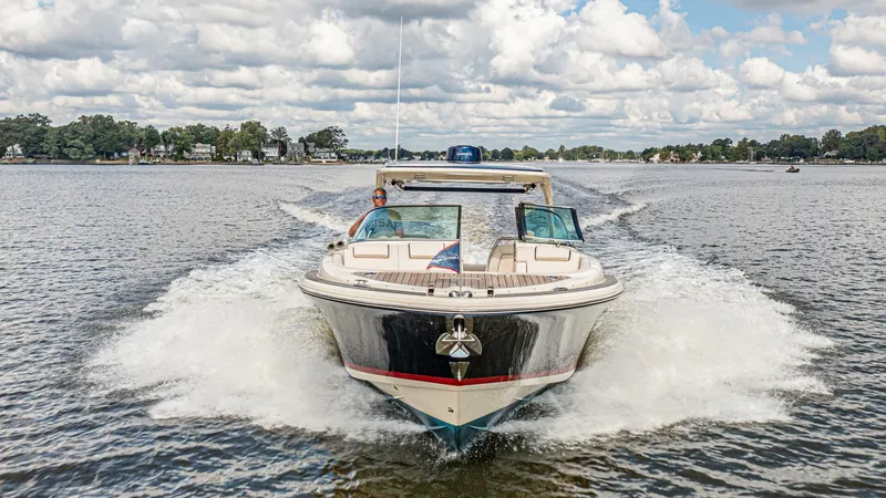 Full Circle Yacht Photos Pics 2022 Chris-craft Launch 35 Gt - Image 4