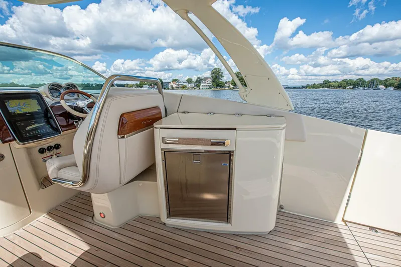 Full Circle Yacht Photos Pics 2022 Chris-craft Launch 35 Gt - Image 34