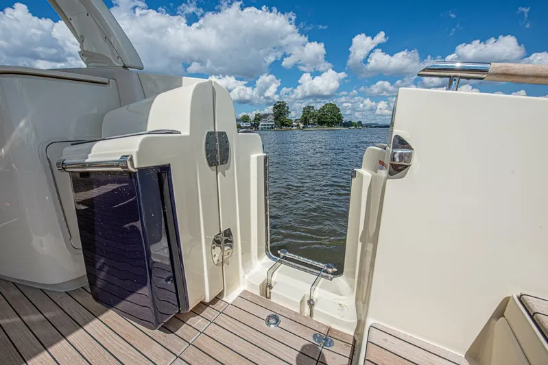 Full Circle Yacht Photos Pics 2022 Chris-craft Launch 35 Gt - Image 36