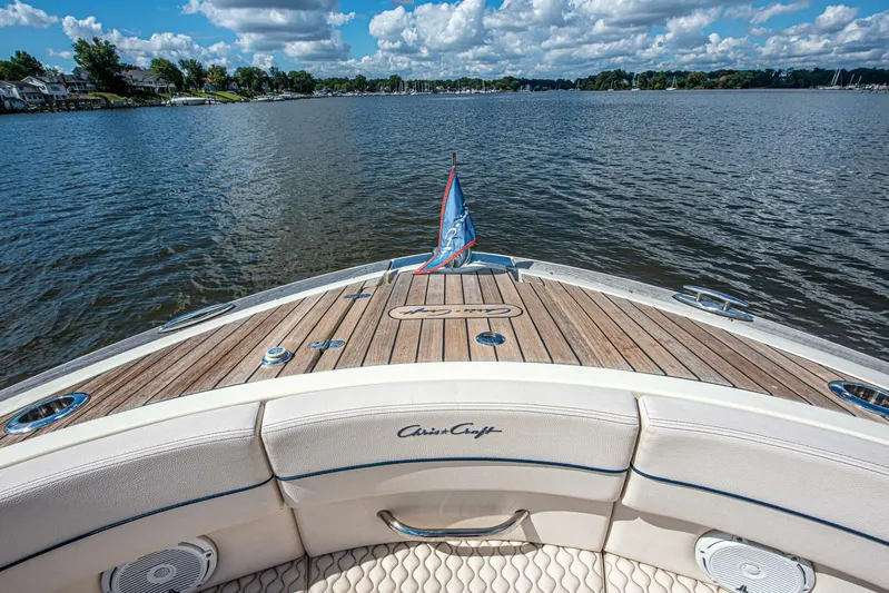 Full Circle Yacht Photos Pics 2022 Chris-craft Launch 35 Gt - Image 13