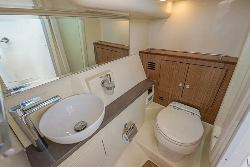 Full Circle Yacht Photos Pics 2022 Chris-craft Launch 35 Gt - Image 27