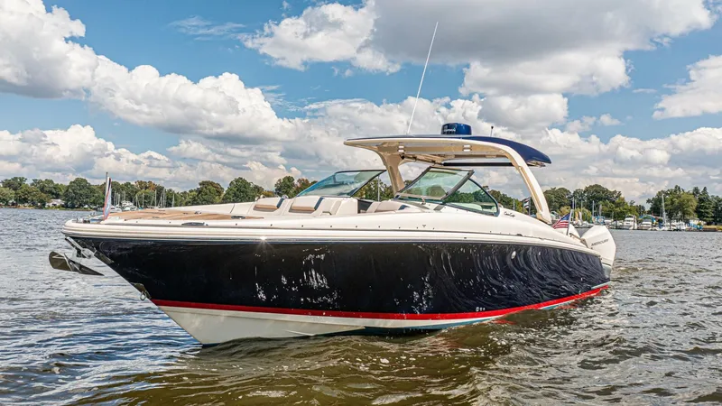 Full Circle Yacht Photos Pics 2022 Chris-craft Launch 35 Gt - Image 5