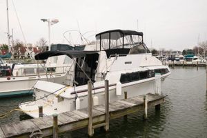 1988 Carver 3297 MARINER