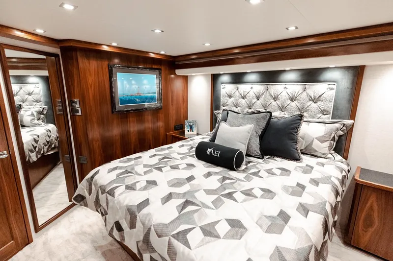 Aei Yacht Photos Pics 2020 Viking 72 Convertible - AEI - Master Stateroom