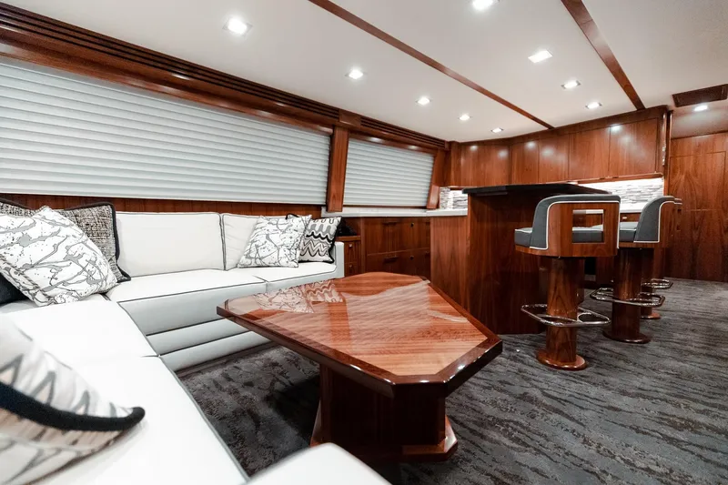Aei Yacht Photos Pics 2020 Viking 72 Convertible - AEI - Salon